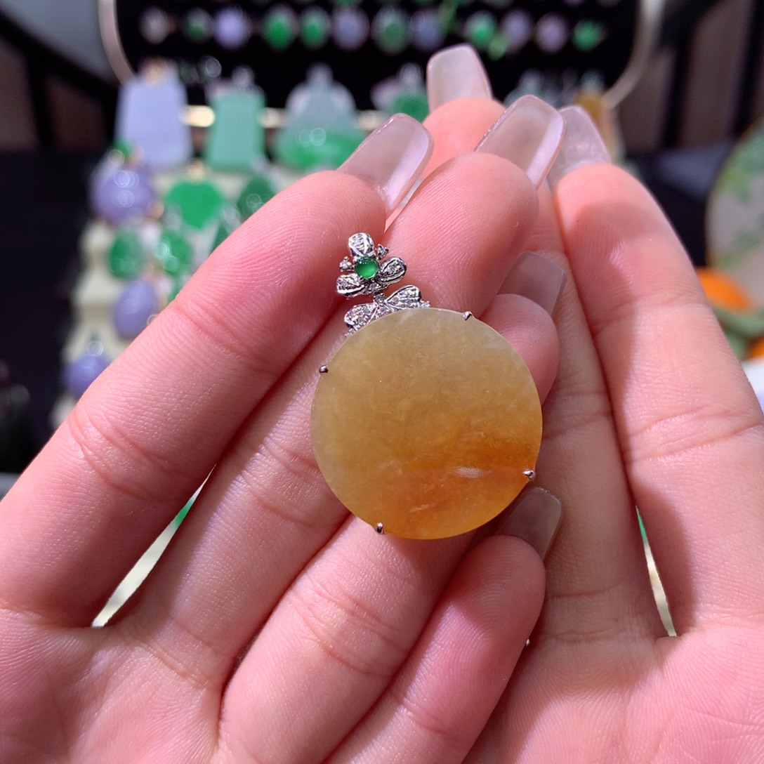 翡翠颈饰18K金镶嵌翡翠