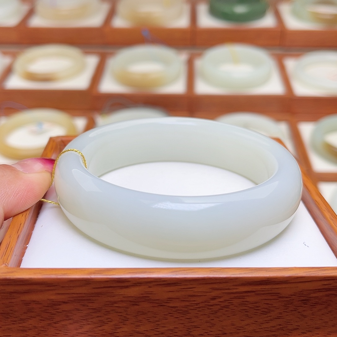 和田玉手镯未镶嵌61