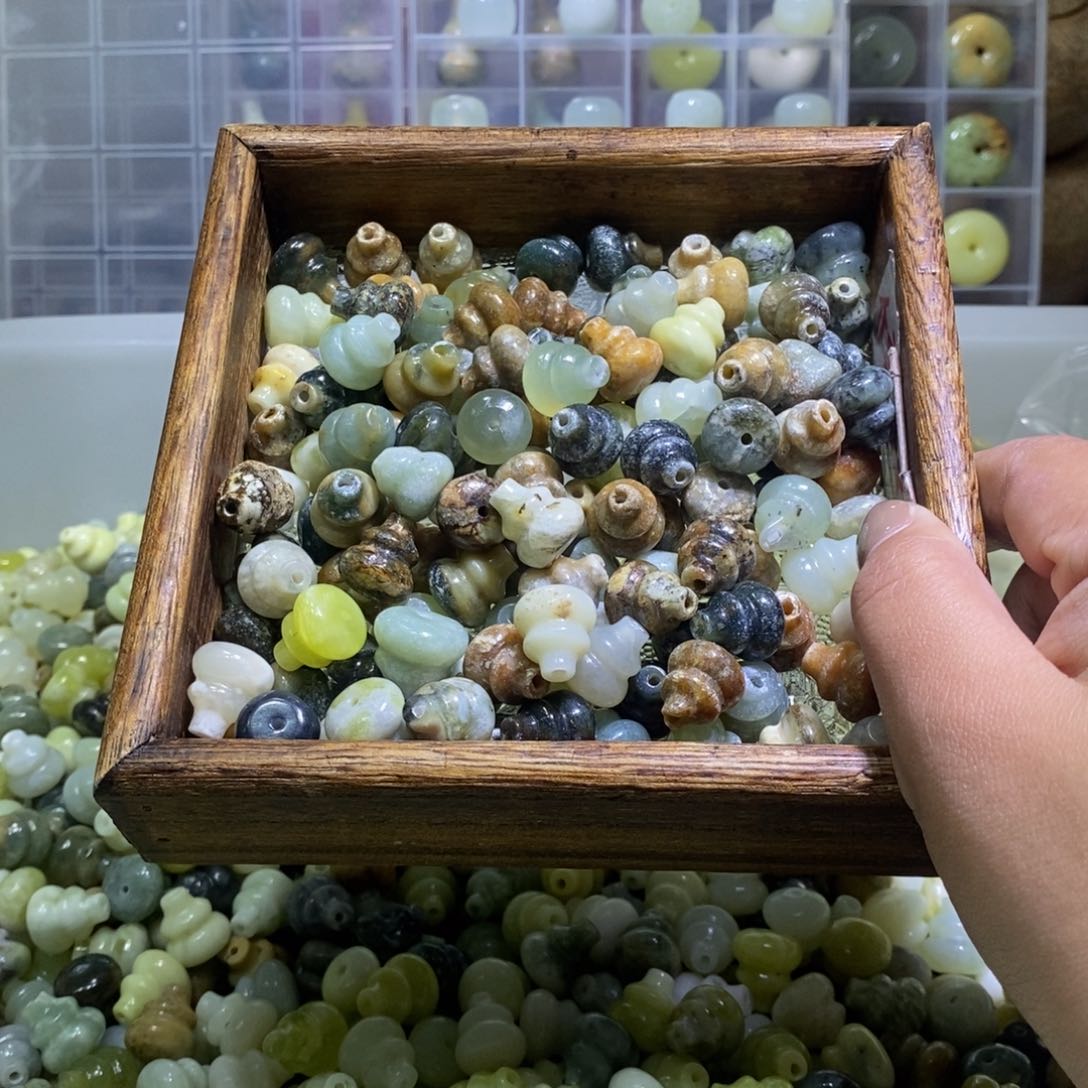 合金蛇纹石玉颈饰274