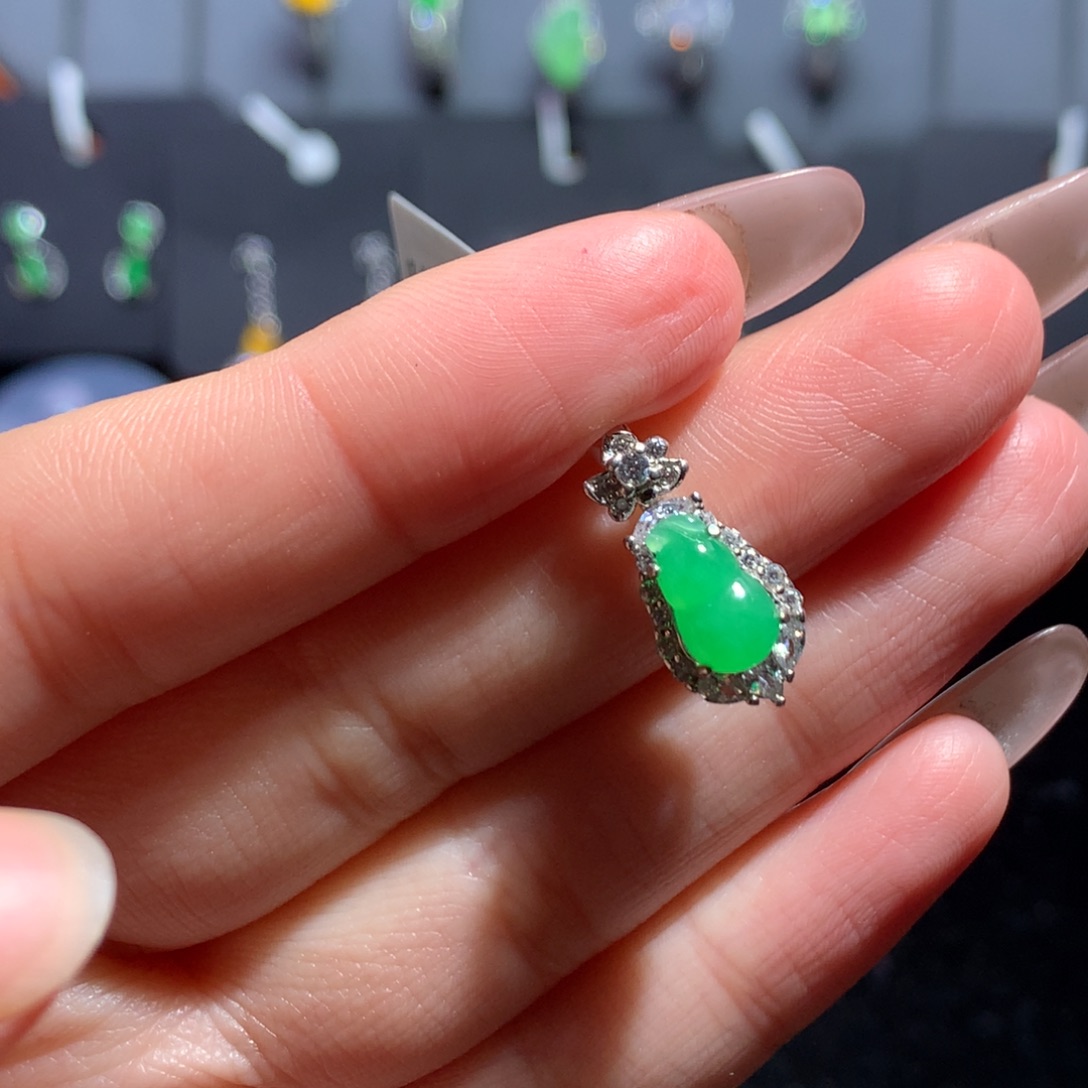 翡翠颈饰银S925镶嵌天然翡翠