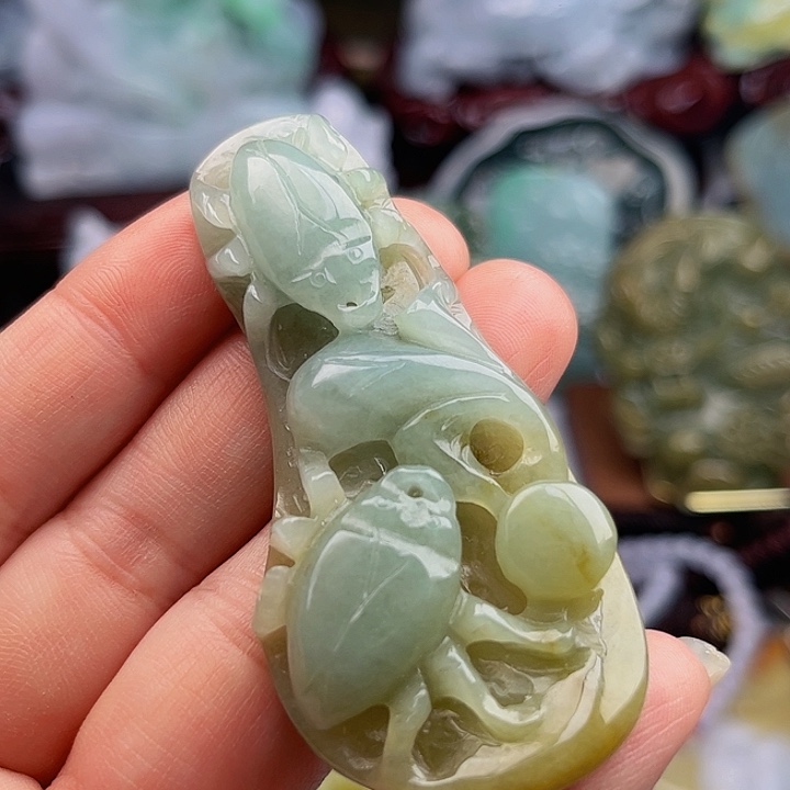 翡翠未镶嵌颈饰挂件