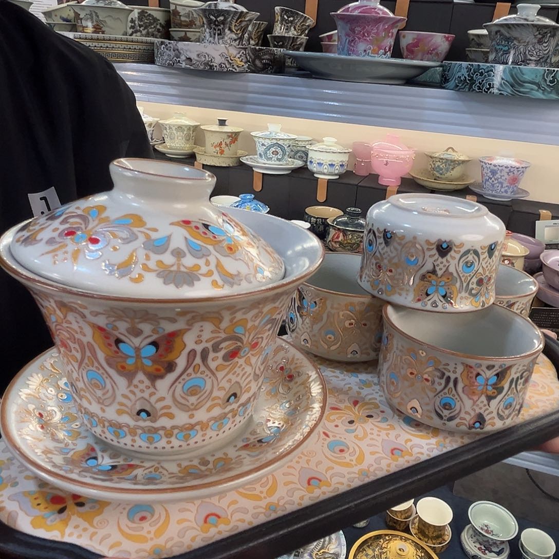 这些盖碗很漂亮！！！