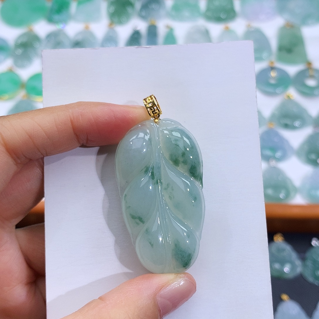 翡翠18K金镶嵌颈饰翡翠吊坠