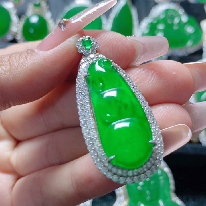 翡翠颈饰未镶嵌