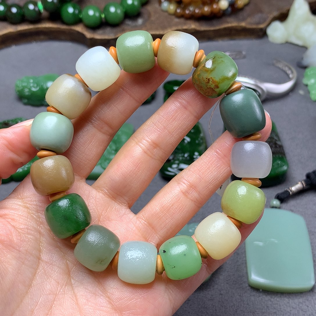 和田玉颈饰未镶嵌手串