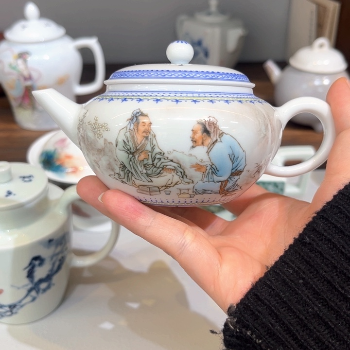 瓷片曹致友 粉彩人物茶壶