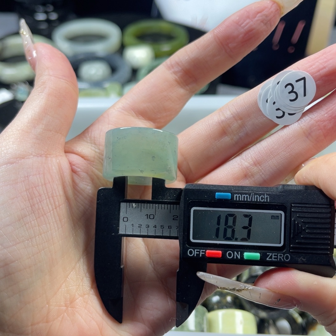 蛇纹石玉未镶嵌戒指