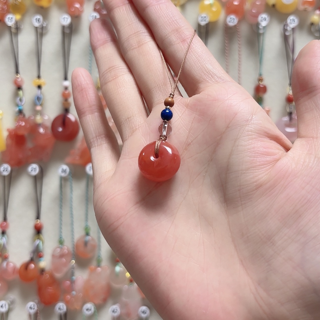 南红玛瑙未镶嵌吊坠(赠链)