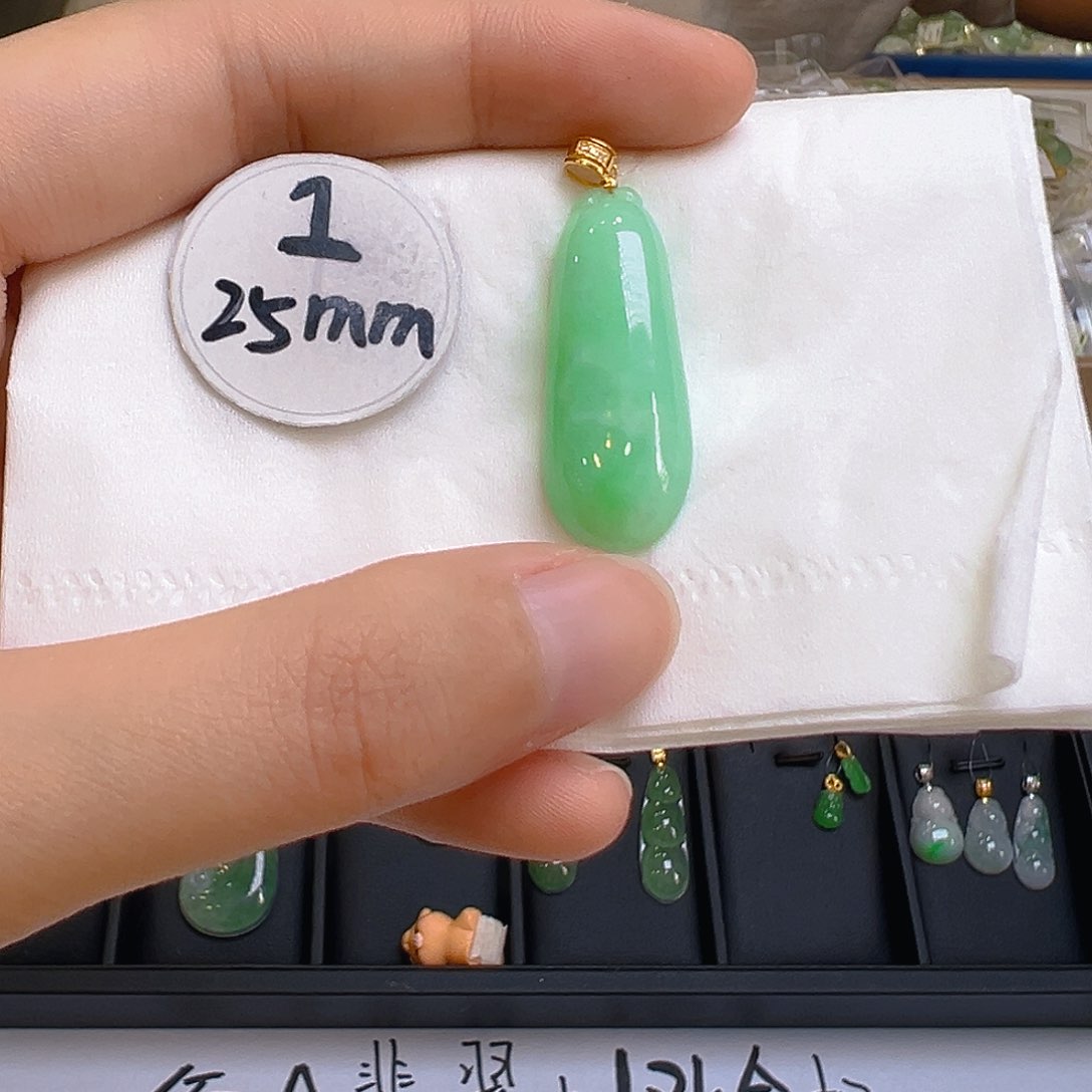 翡翠吊坠(不含链)18K金镶嵌翡翠
