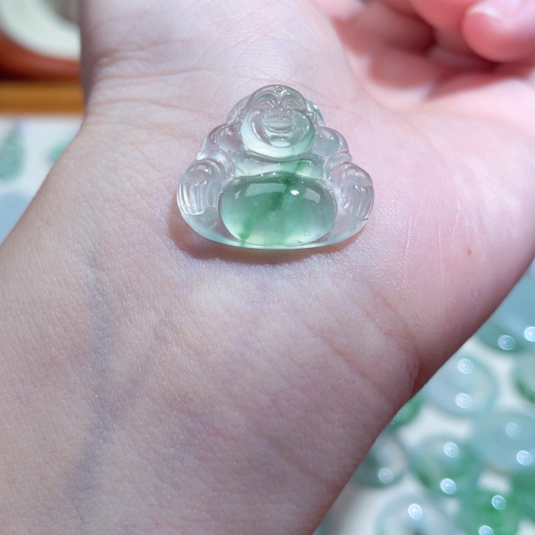 翡翠颈饰未镶嵌佛公