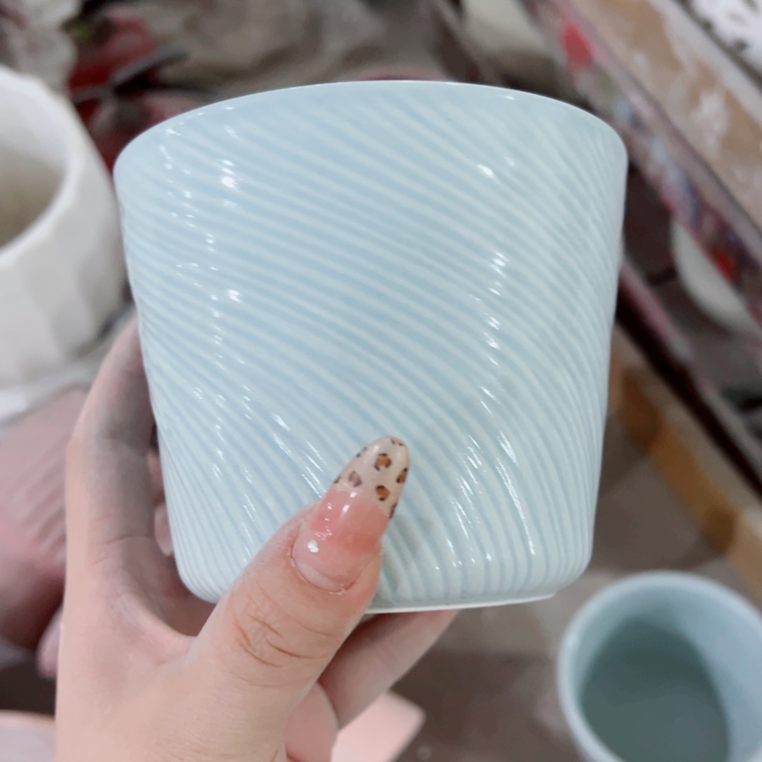 有孔，陶瓷花盆满10米包邮发货。