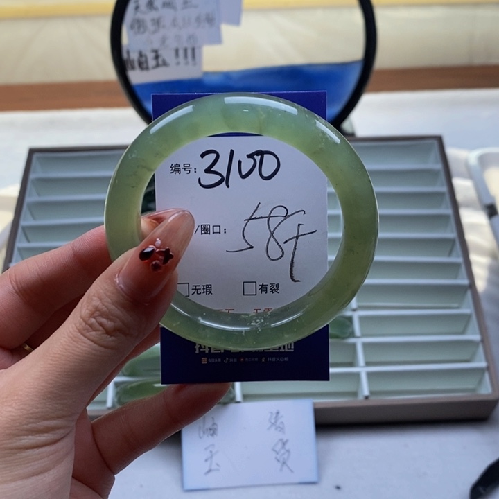 蛇纹石玉手镯未镶嵌