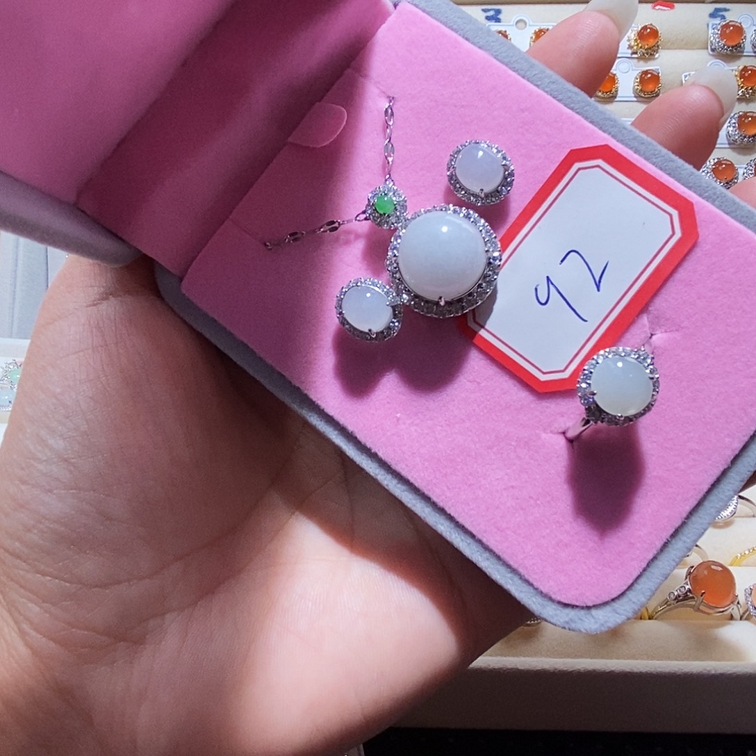 翡翠未镶嵌戒指缅甸