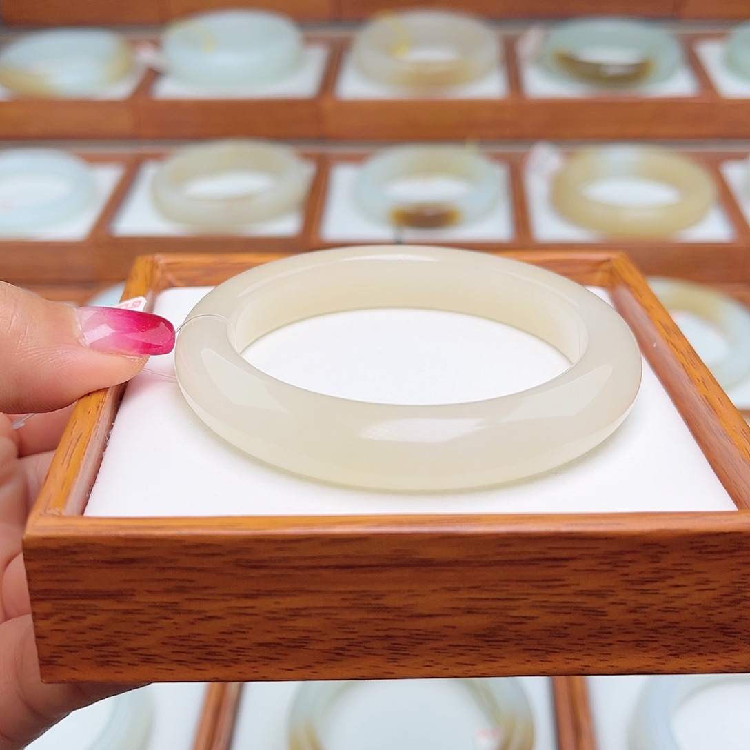 和田玉手镯未镶嵌56.5