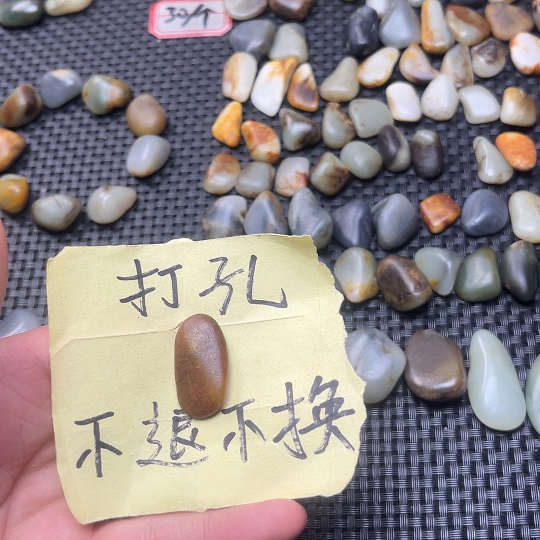 八***稳和田玉（糖玉）未镶嵌颈饰