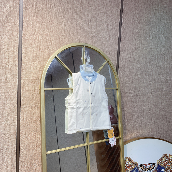 AH420     宝宝蓝色立领满印夹棉马甲