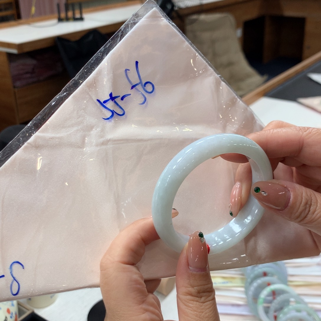 未镶嵌手镯翡翠48小时鉴赏