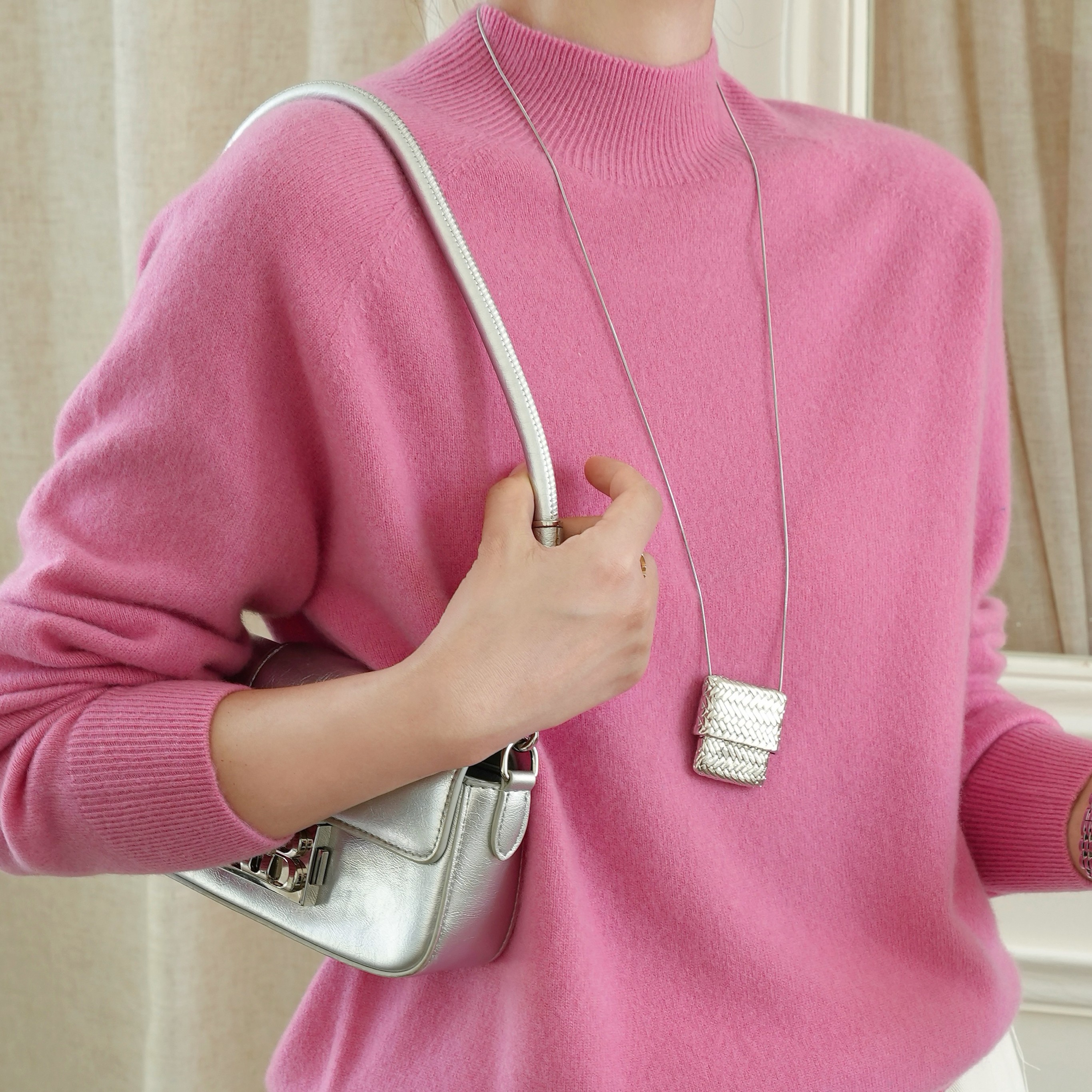 鄂尔多斯市新款半高领无缝超细羊毛女内搭软糯气质百搭针织打底衫