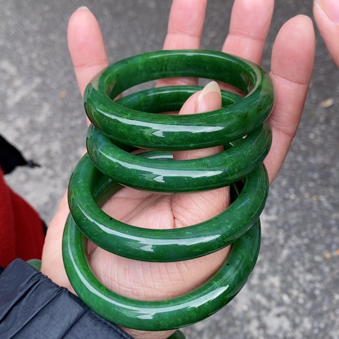 和田玉手镯未镶嵌多样性发货 拍一发一