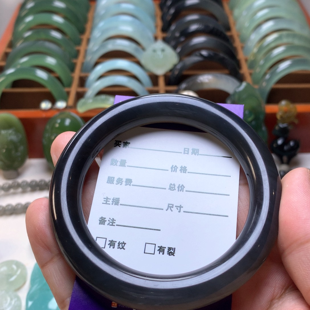 蛇纹石玉手镯未镶嵌花*?