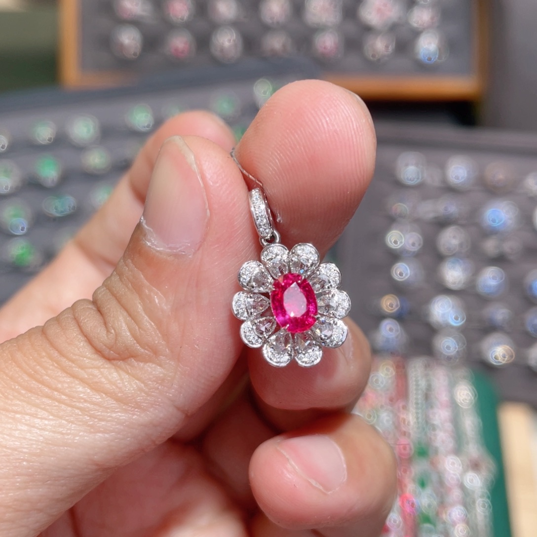 红宝石项链18K金镶嵌0.78ct 无烧