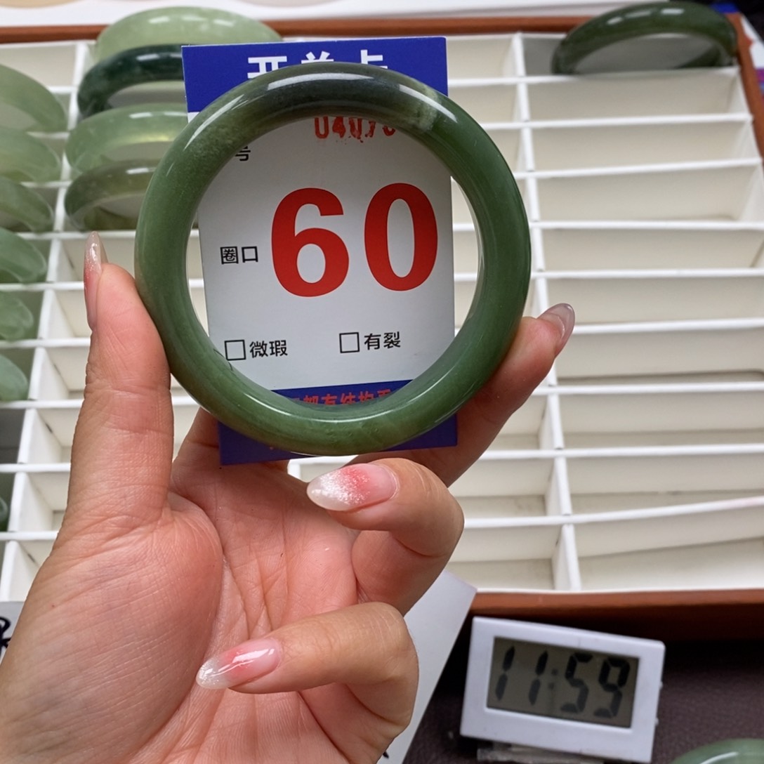 岫玉手镯未镶嵌我