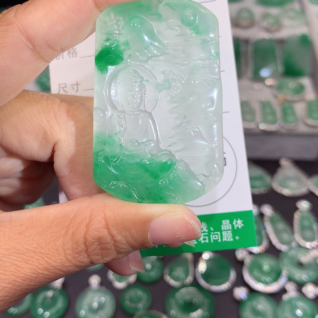 颈饰未镶嵌石英质玉（非洲翠）