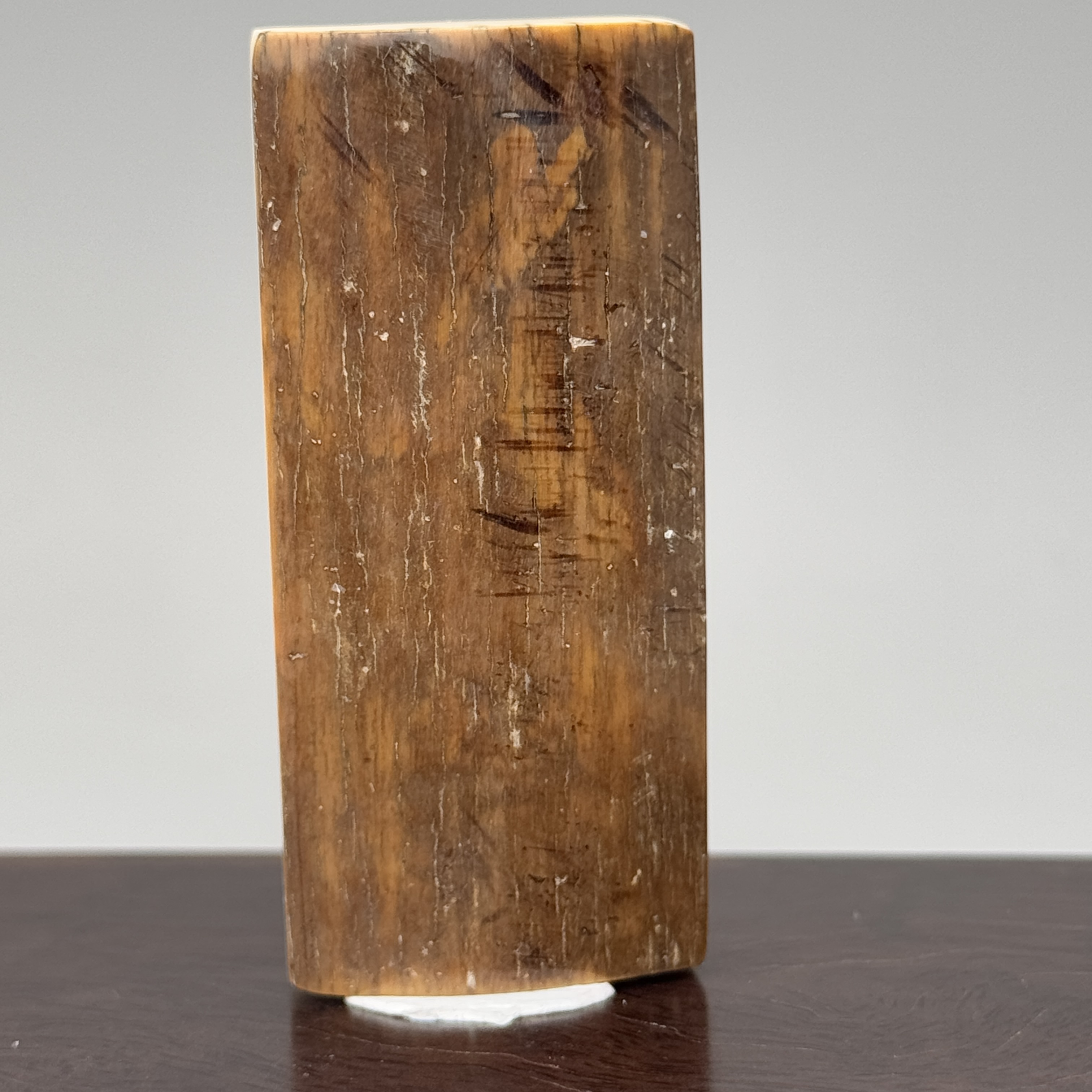 DEZHI/德志62*28*10mm28.1g无事牌吊坠天然猛犸牙K350