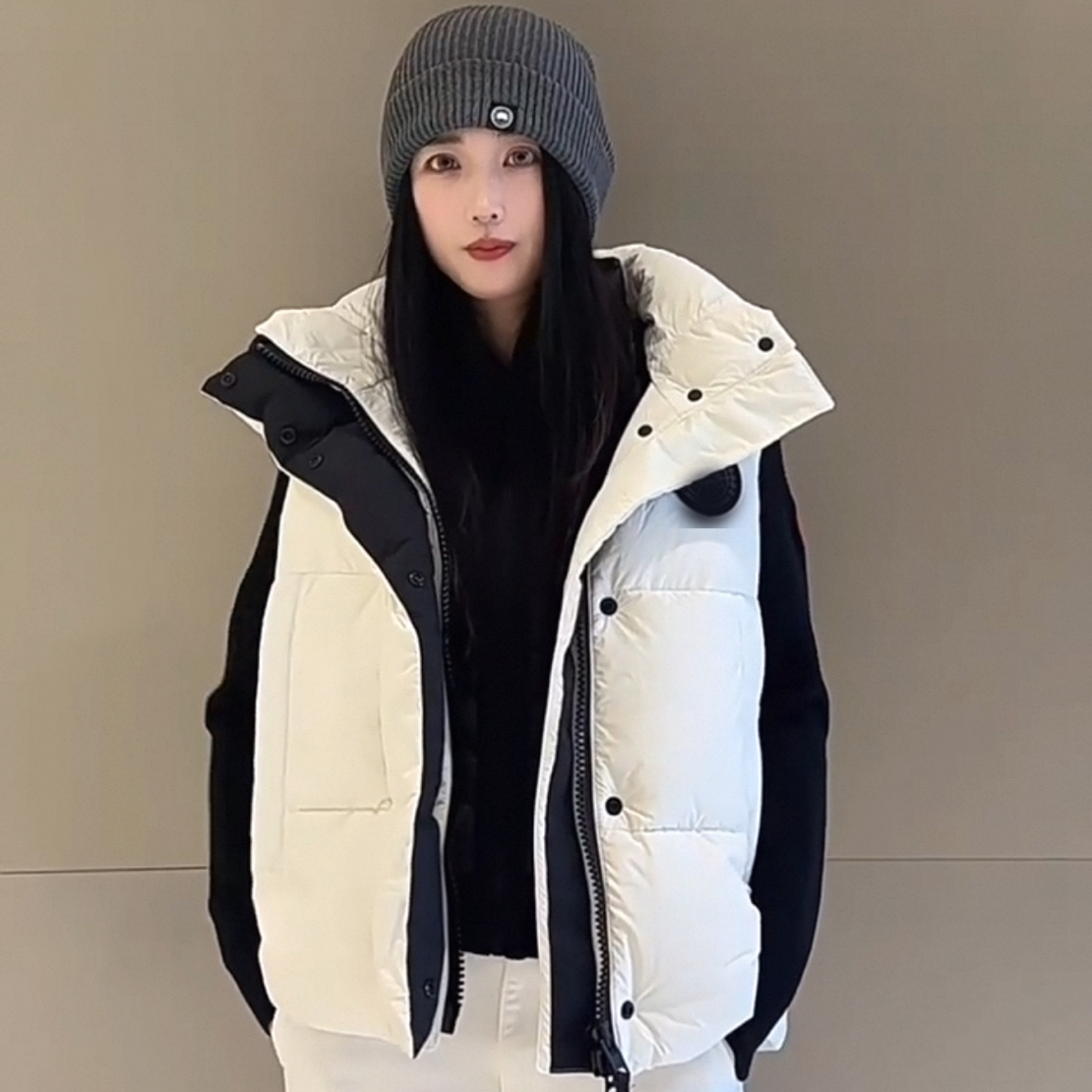 2025全面上新~渠道首发 胶~囊 马甲连帽鹅绒服801 cc