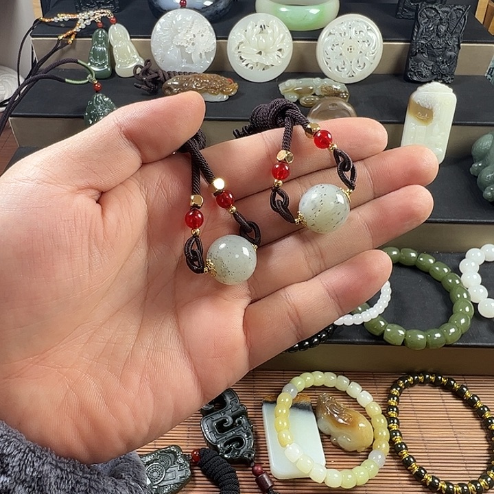 和田玉未镶嵌吊坠(赠链)