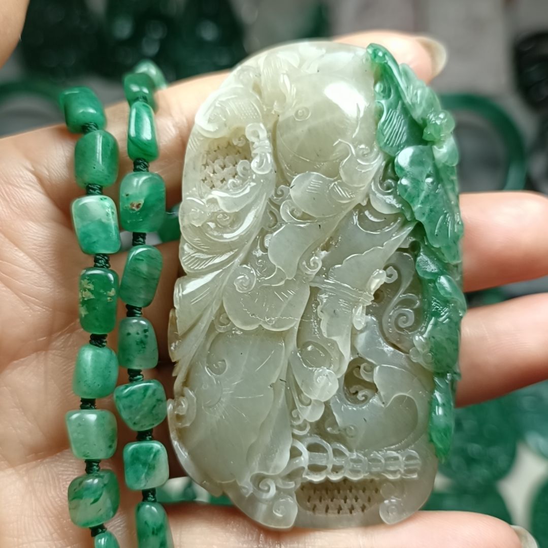 独山玉连年有余未镶嵌