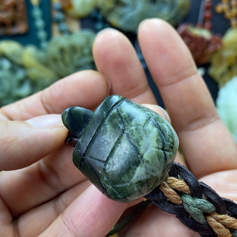 【闪购商品】蛇纹石玉未镶嵌手牌