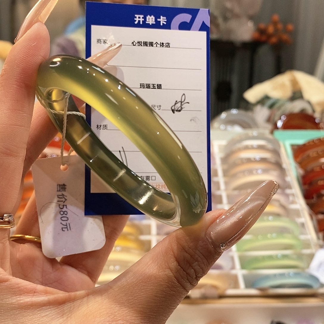 玛瑙/玉髓手镯未镶嵌