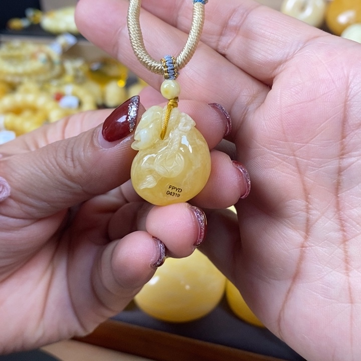 琥珀裸石未镶嵌钱袋子
