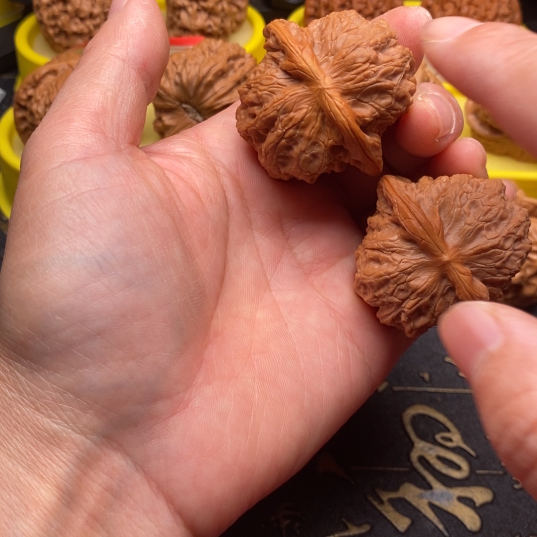 库***王文玩核桃吊坠血麒麟