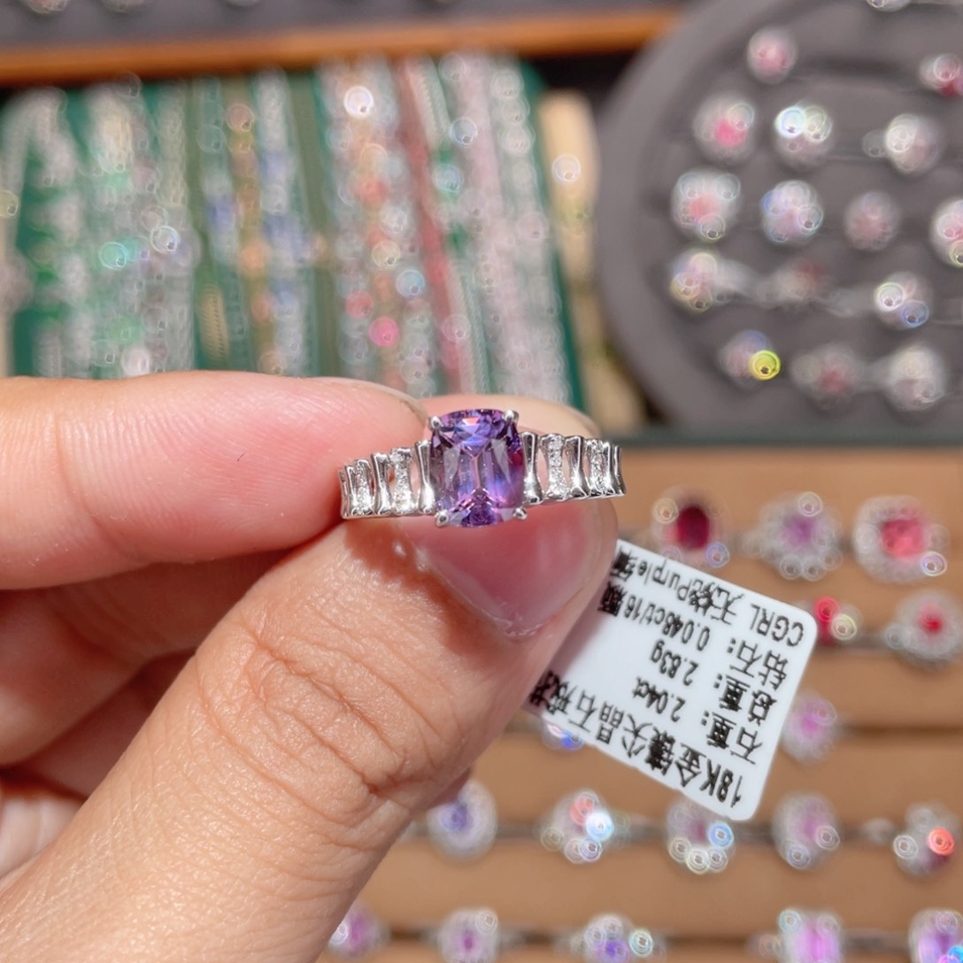 尖晶石戒指18K金镶嵌2.04ct 无烧 