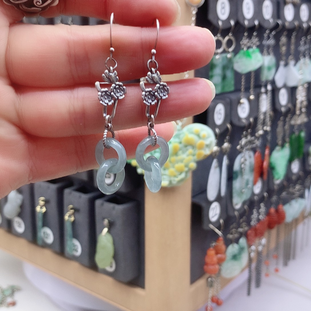 翡翠未镶嵌耳饰精美