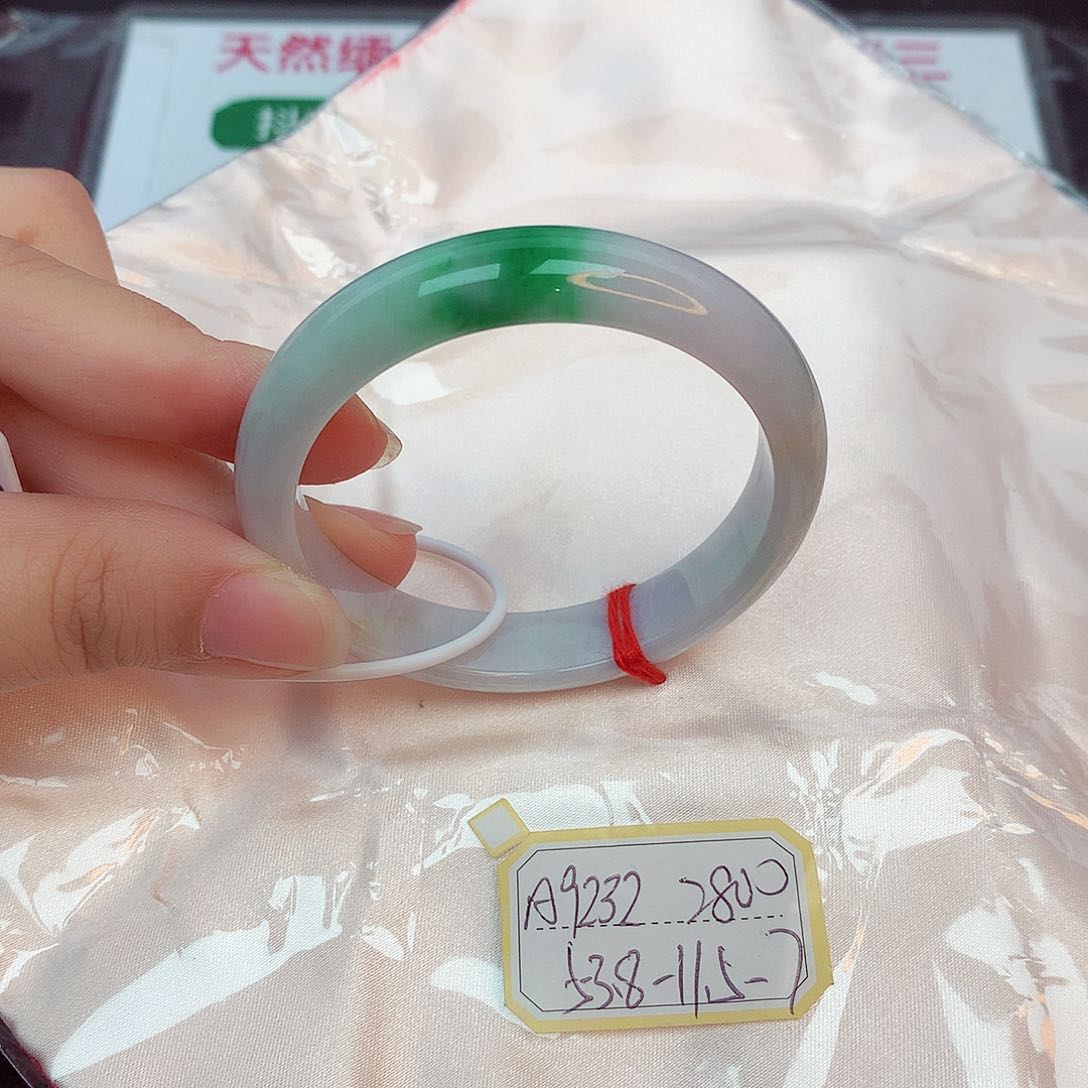 翡翠手镯未镶嵌缅甸翡翠