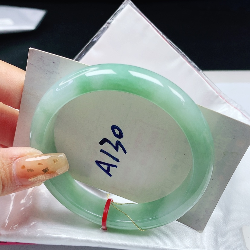 【闪购商品】翡翠手镯未镶嵌 正圈58