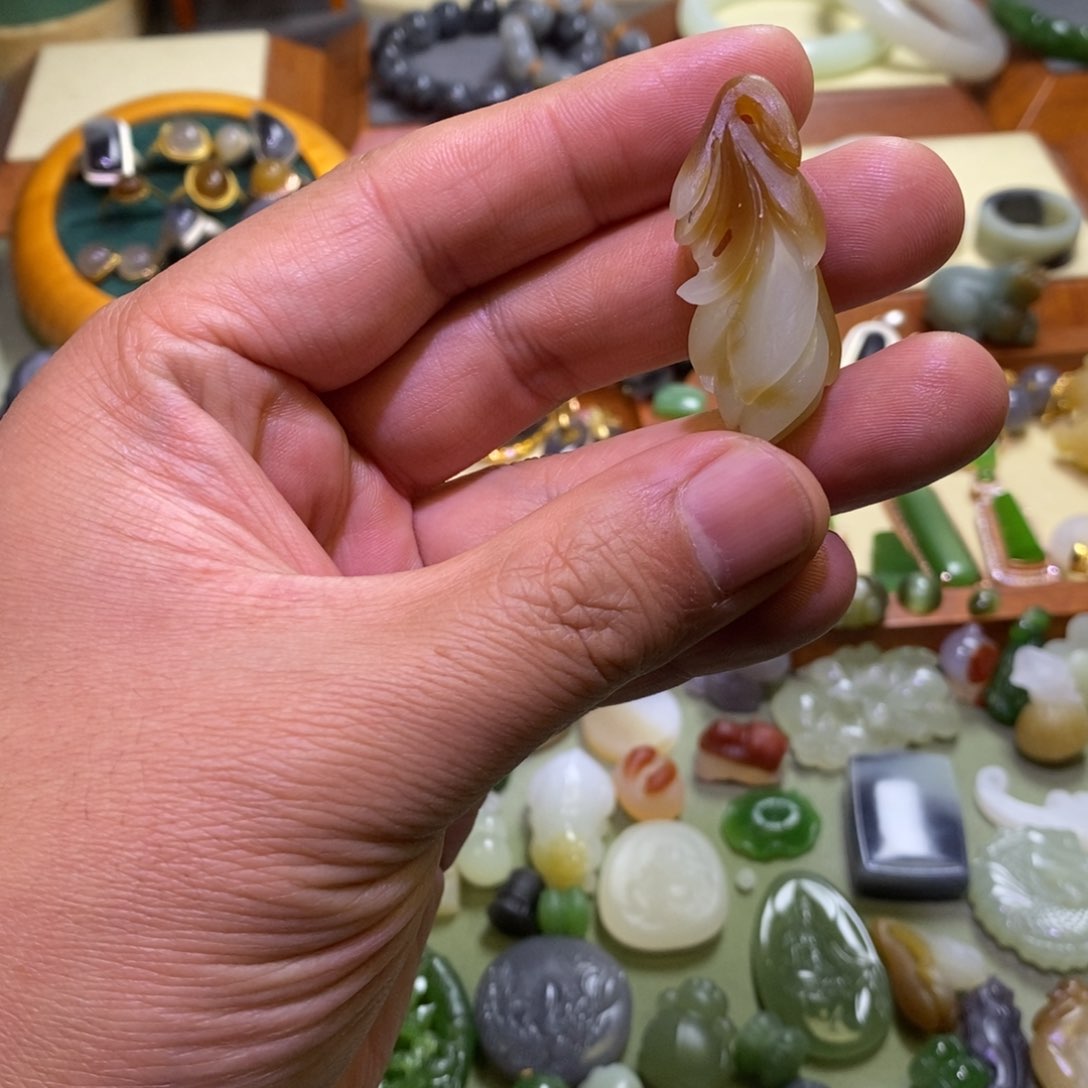 和田玉颈饰未镶嵌定制