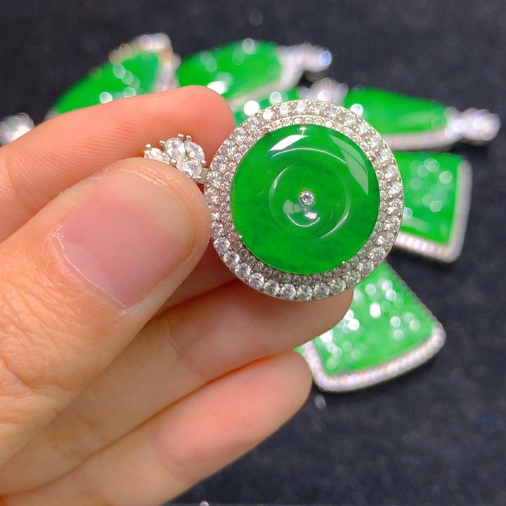 翡翠颈饰银S925镶嵌一个