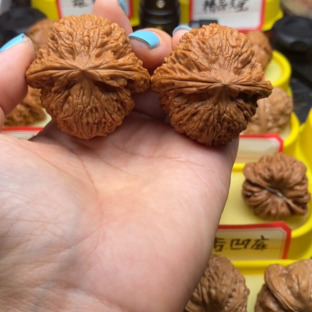 天***勤吊坠文玩核桃球疆