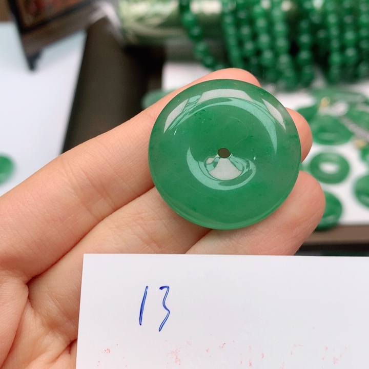 石英质玉颈饰未镶嵌?****