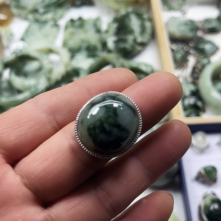 喵***姐透闪石-蛇纹石玉未镶嵌戒指