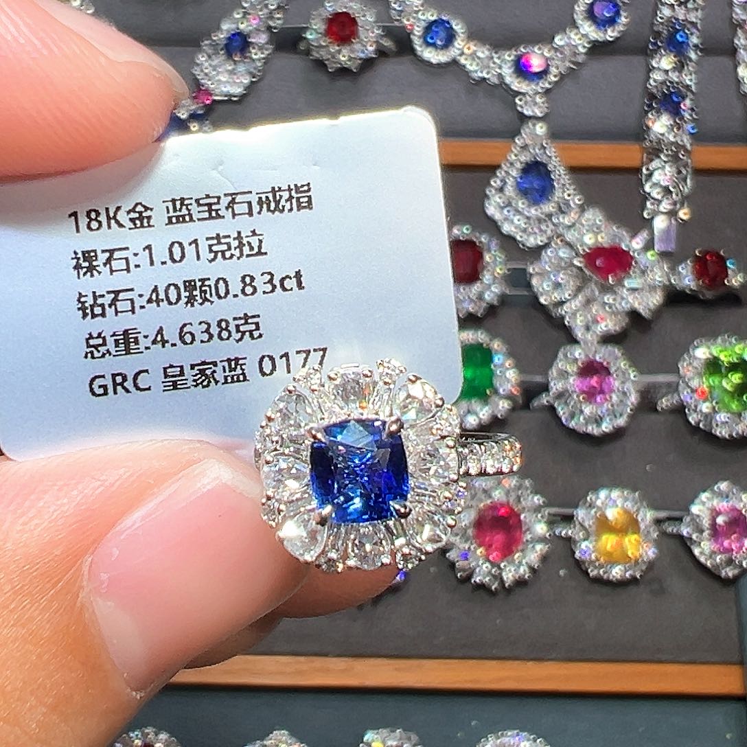 18K金镶嵌戒指蓝宝石