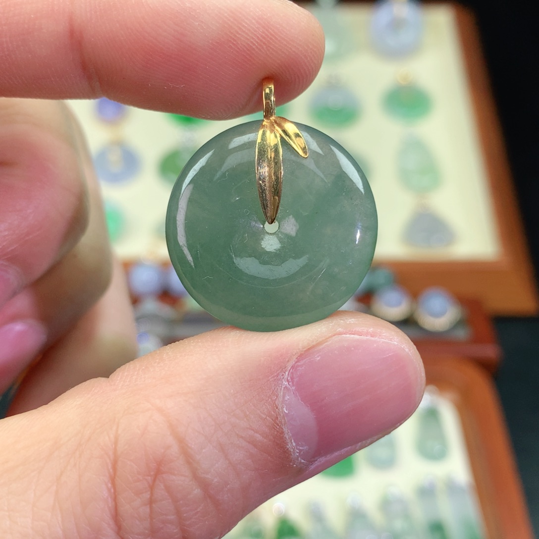 翡翠颈饰18K金镶嵌天然a货翡翠吊坠