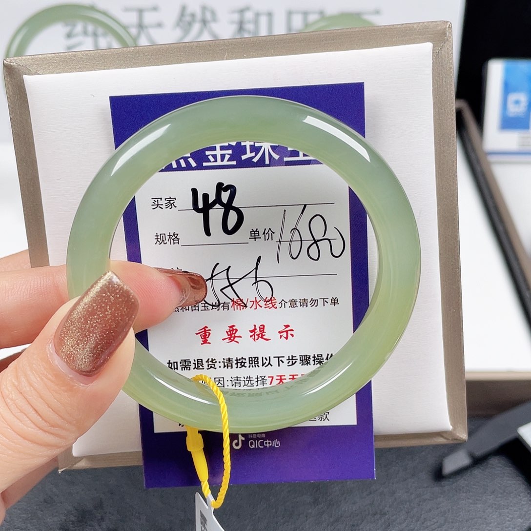 和田玉手镯未镶嵌