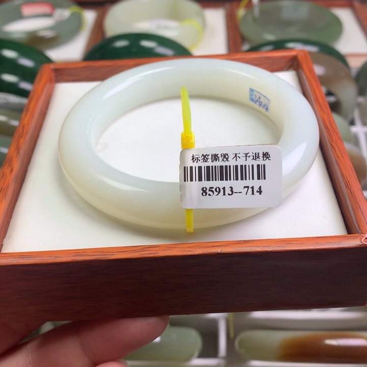 和田玉手镯未镶嵌56