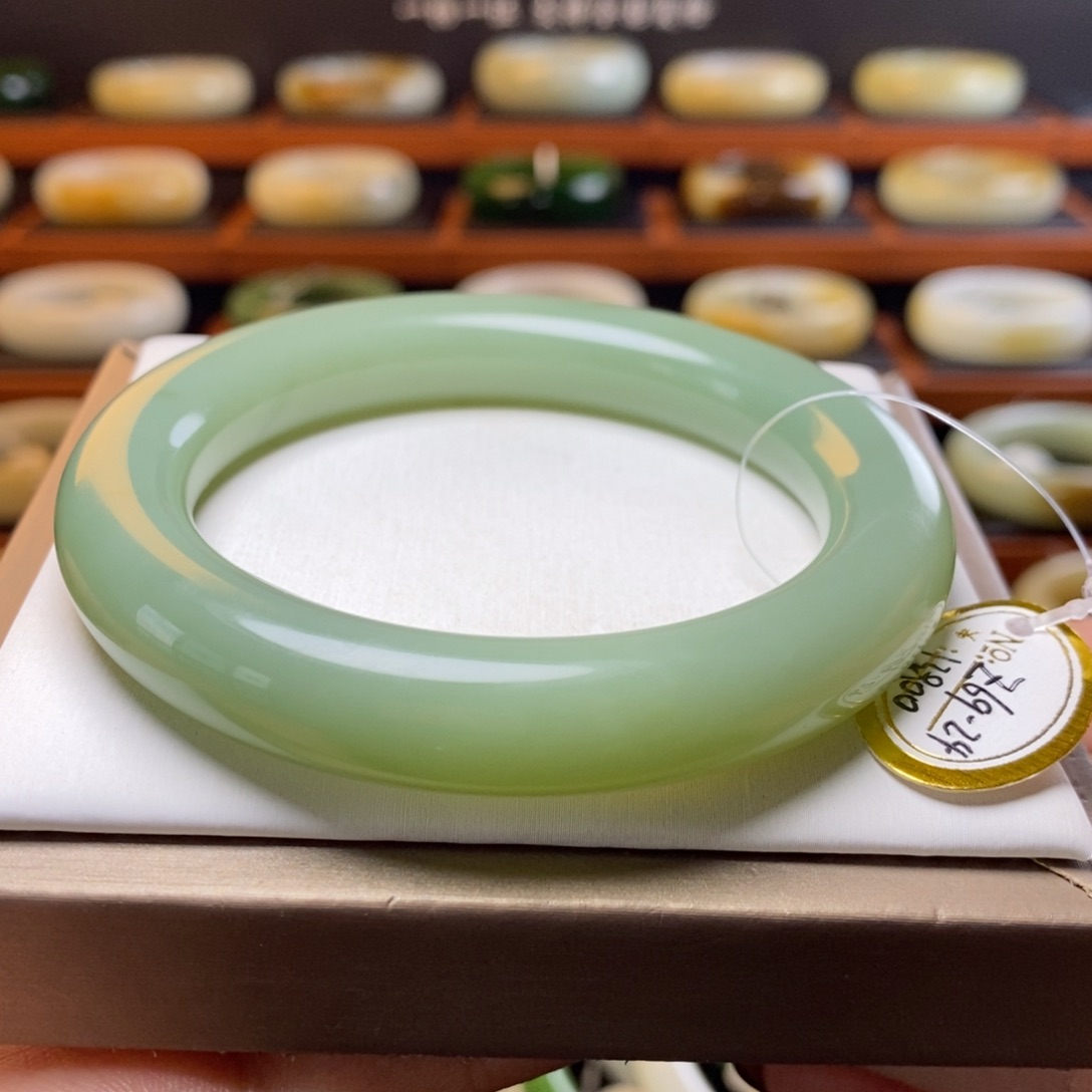 和田玉未镶嵌手镯57圈