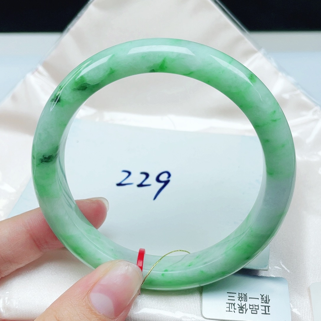 翡翠未镶嵌手镯正圈56.7